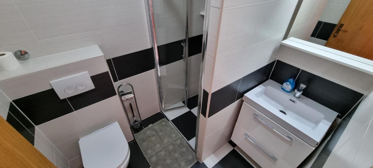 Idila Sea Front Apartments מדולין מראה חיצוני תמונה