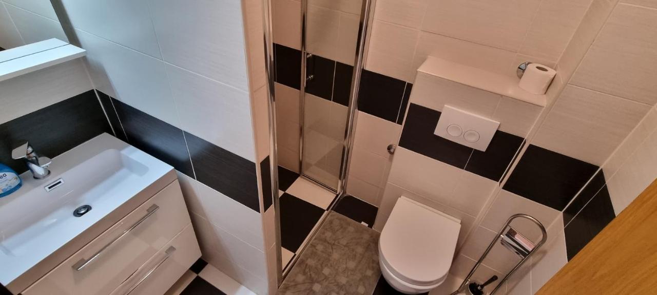 Idila Sea Front Apartments מדולין מראה חיצוני תמונה