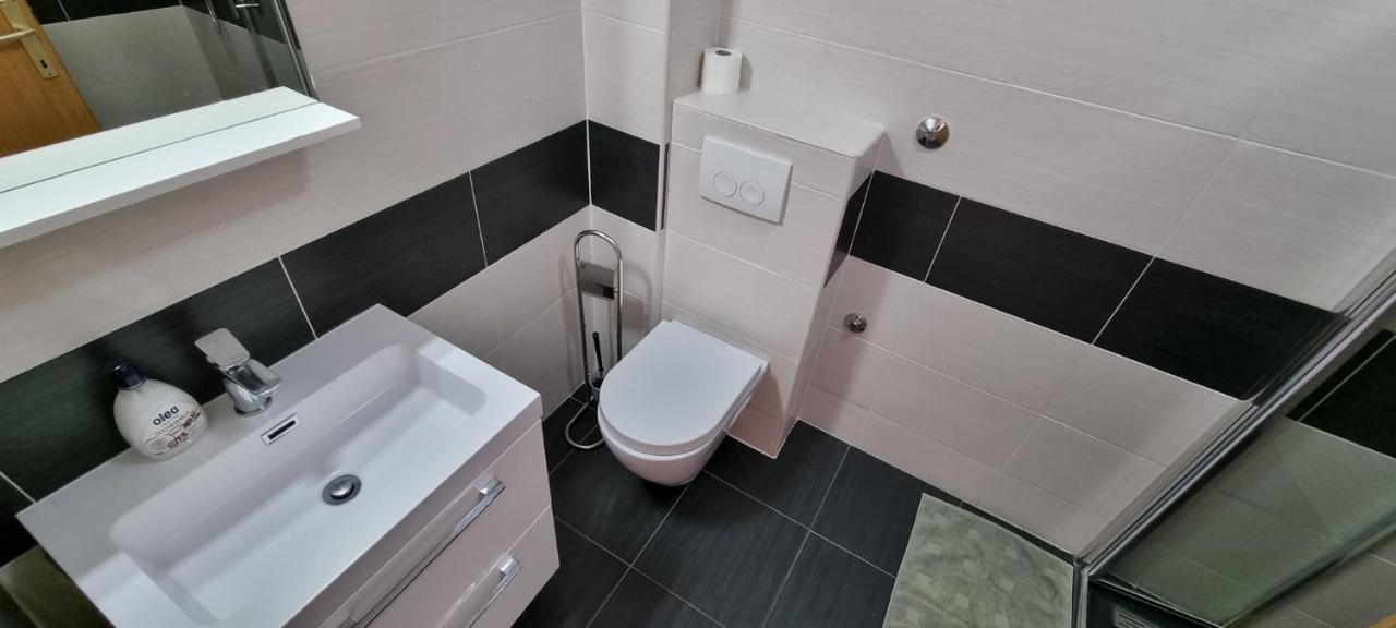 Idila Sea Front Apartments מדולין מראה חיצוני תמונה
